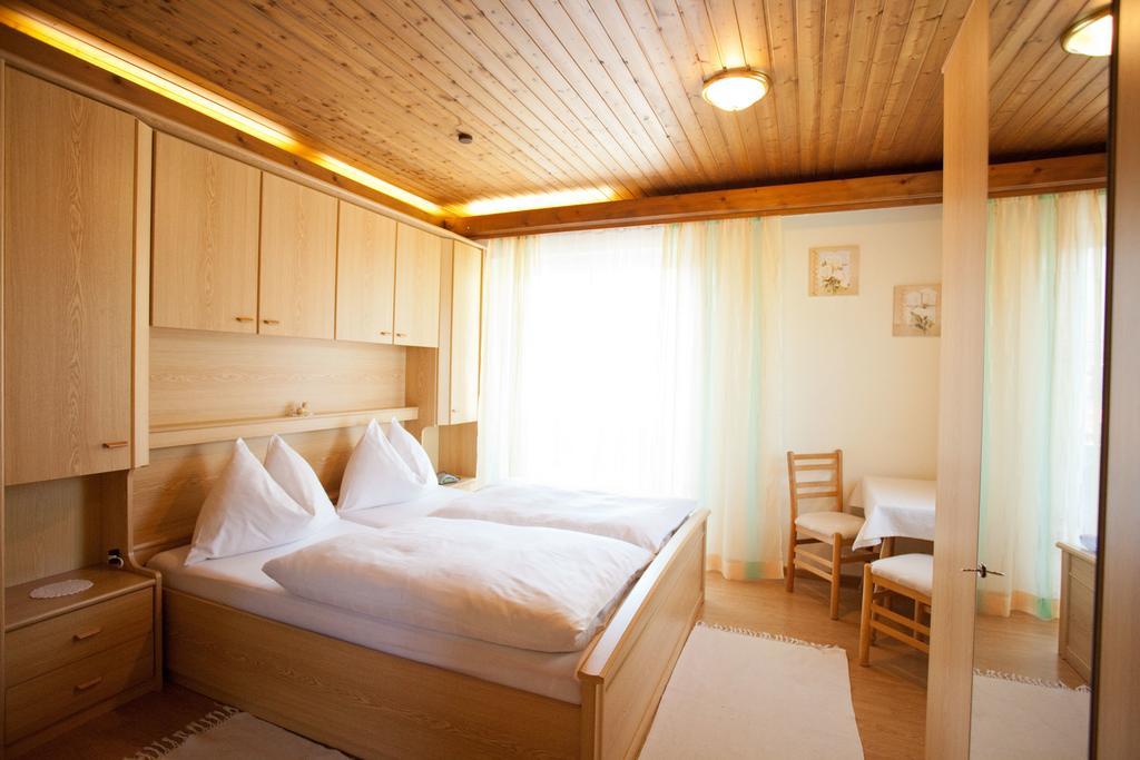 Familiengästehaus Ingrid Sankt Martin am Tennengebirge Zimmer foto