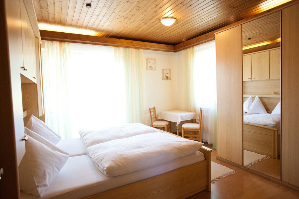 Familiengästehaus Ingrid Sankt Martin am Tennengebirge Zimmer foto