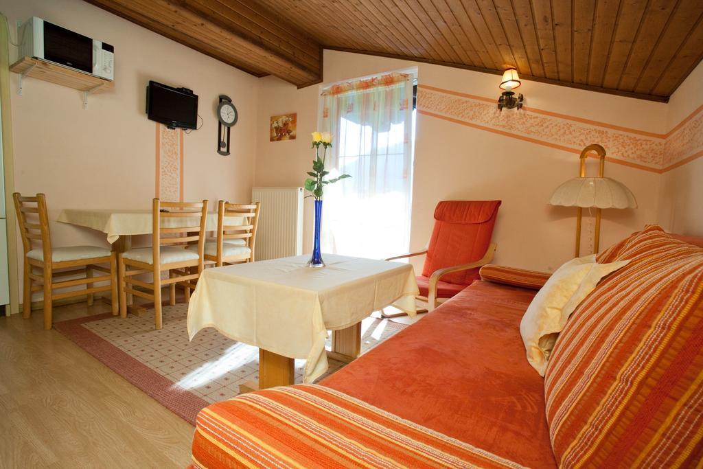 Familiengästehaus Ingrid Sankt Martin am Tennengebirge Zimmer foto