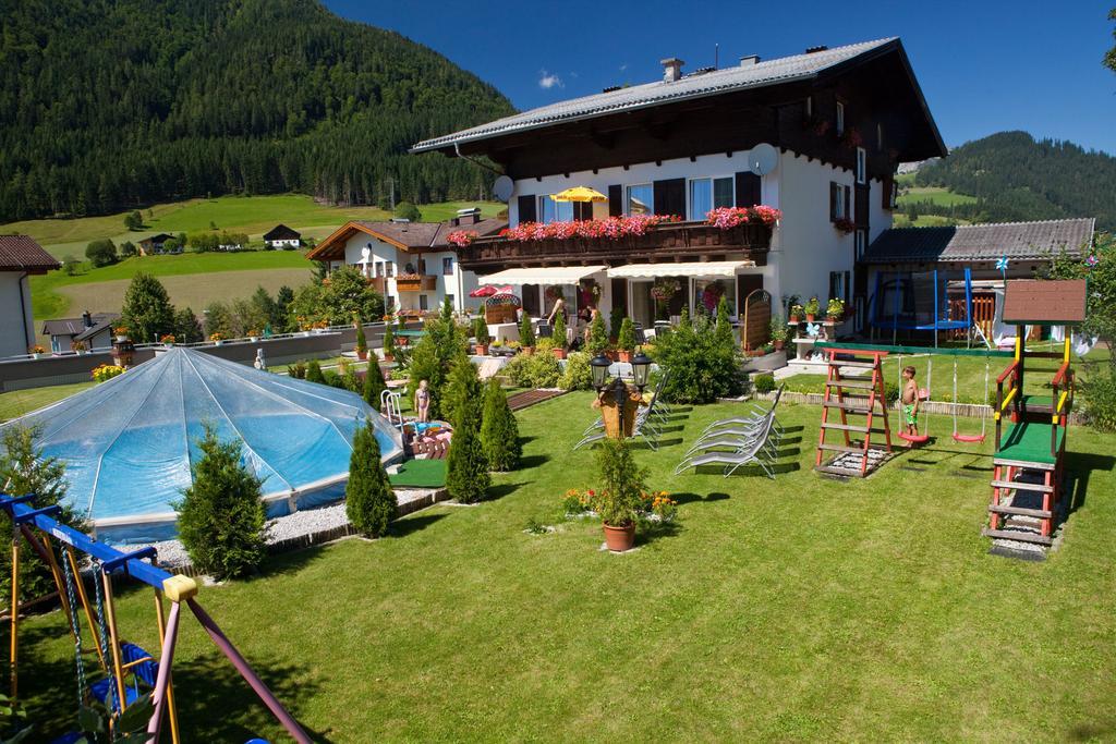 Ferienwohnung Familiengästehaus Ingrid Sankt Martin am Tennengebirge Exterior foto